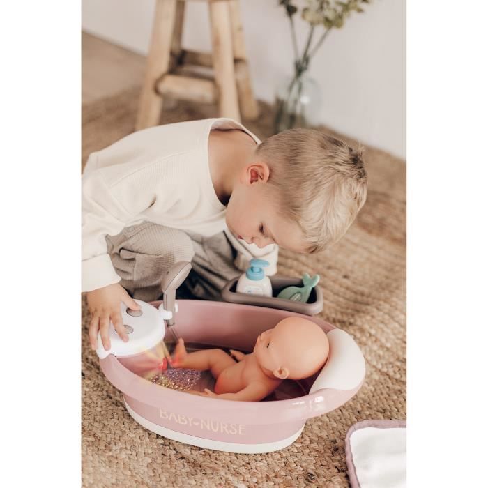 Smoby - Baby Nurse - Baignoire Balnéo - Pour Poupons Jusqu'à 42 Cms - Module Electronique - Jets d'Eau, Bulles, Lumières LED - Nombreux Accessoires - Fonctions de Jeux - A Partir de 3 Ans Smoby - Baby Nurse - Baignoire Balnéo - Pour Poupons Jusqu'à 42 Cms - Module Electronique - Jets d'Eau, Bulles, Lumières LED - Nombreux Accessoires - Fonctions de Jeux - A Partir de 3 Ans