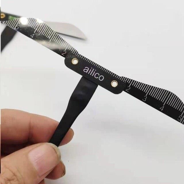 Identificateur Audacieux Et Aux Noix - Règle De Mesure Des Vis