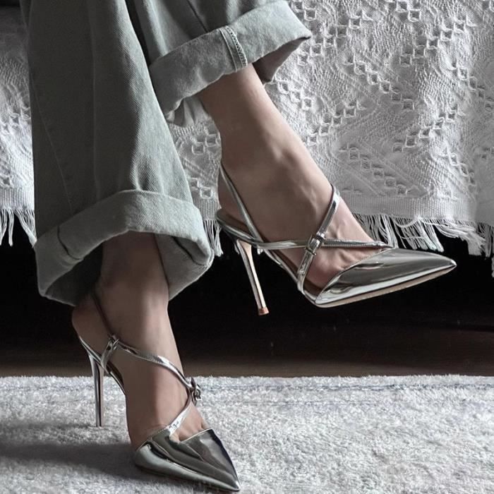 Escarpins Femme Marque Bride a boucle croisee en cuir verni argente Talons aiguilles hauts de 7 cm