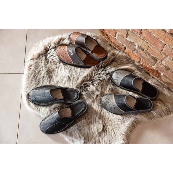 APREGGIO Pantoufles Homme Cuir Fait Main - Chaussons Semelle Basse, Confortables, Fabriqué En Pologne