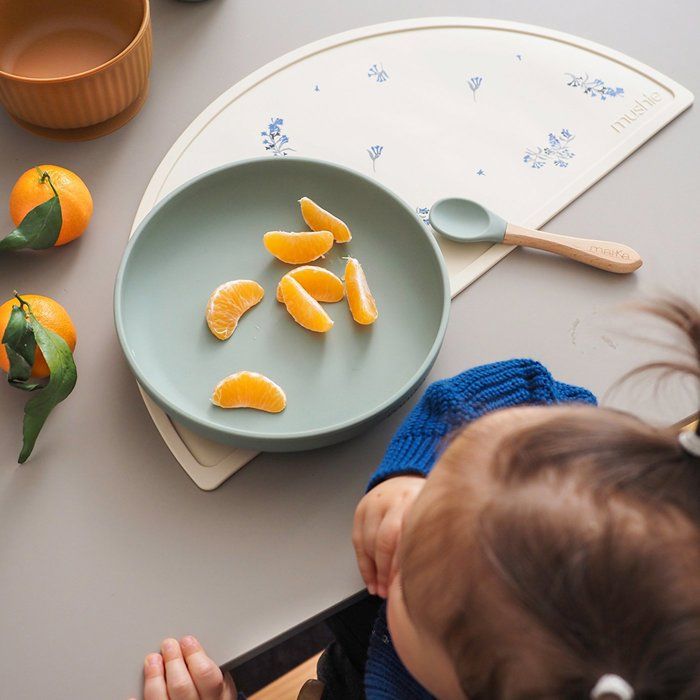 Set Repas Bébé 6 Pièces Avec Ventouse - Assiette Compartimentée, Bol, Cuillère, Fourchette, Bavoir Et Tasse - Silicone Sans BPA Rose