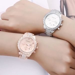 Montre Parlante Française pour Femme avec Sangle Extensible en Acier Inoxydable