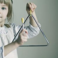 GOTOTOP Triangle Musical Triangle en acier d'instrument de percussion musicale d'illumination de musique d'enfants avec l'attaquant