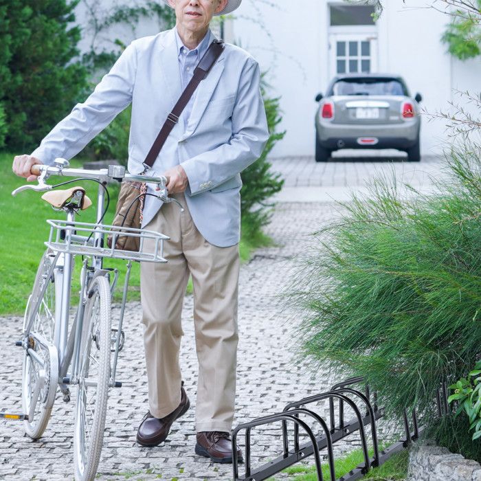 Relaxdays Râtelier à 4 Vélos - Support Sol Métal Noir - Largeur Pneu Jusqu'à 60 Mm - Garage, Cave, Extérieur - Ancrage Sol Inclus