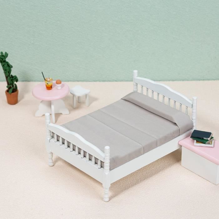 Lit de poupée en bois vintage, berceau miniature avec literie originale, meubles de jouets en bois massif tourné, années 1950 - France