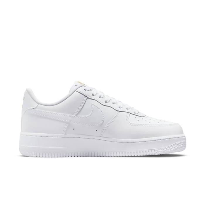 Nike Baskets - NIKE - Air Force 1 Low LX - Femme - Blanc / Or métallique / Noir