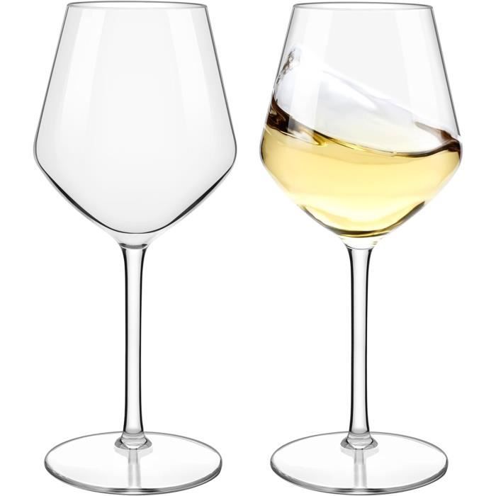 Deux verres de vin blanc dans un restaurant Photo Stock - Alamy