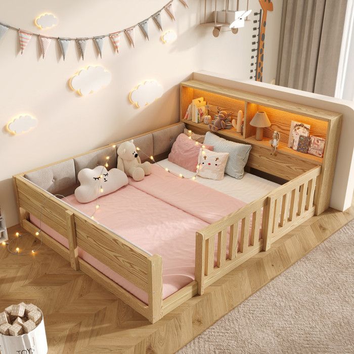 NuvlaGu - Lit enfant avec barrières de sécurité 140x200 cm avec panneaux latéraux rembourrés éclairage LED et rangement - Naturel