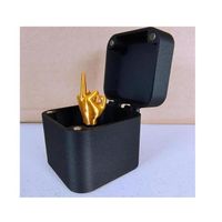 WEILONGB Boîte Surprise Doigt D’honneur – Coffret Farce 5x5 Cm Avec Pop-up Doré – Cadeau Humoristique Adulte