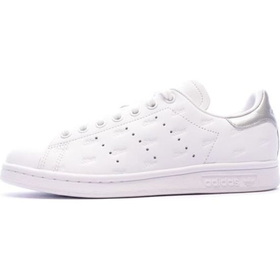 Baskets ADIDAS ORIGINALS Stan Smith Blanc Femme - Tige basse en cuir - Talon argent avec logo Adidas