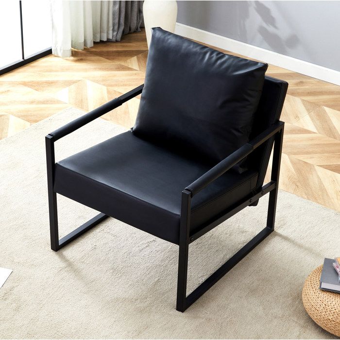 Fauteuil de lecture 1 place en simili cuir noir avec structure en métal noir et accoudoirs style industriel