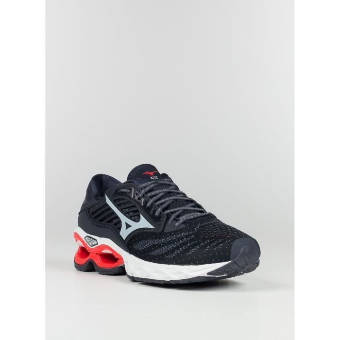 Scarpa da running neutra. Progettate per lunghe distanze. Tomaia leggera e traspirante. Soletta interna comfort