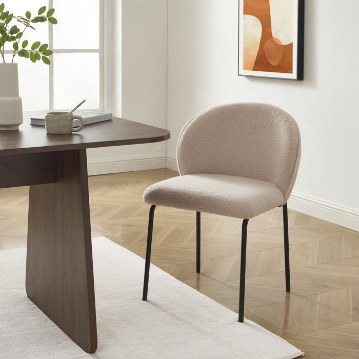 Lot de 2 chaises ZANA tissu bouclette taupe pieds métal noir Lot de 2 chaises ZANA tissu bouclette taupe pieds métal noir