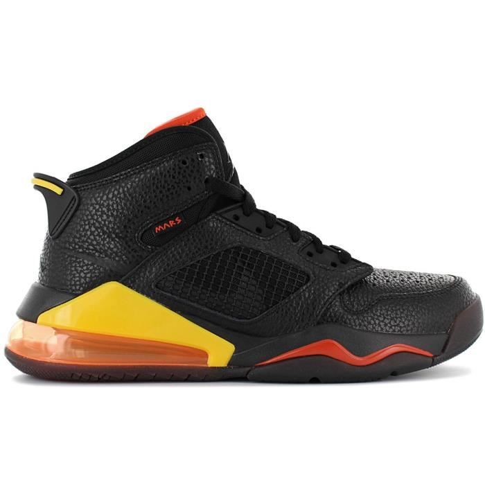 jordan mars 270 noir or