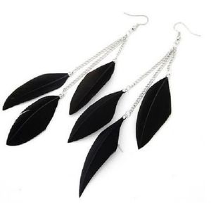 Boucles d/'Oreilles plumes noires chaines dorées et noires top tendance