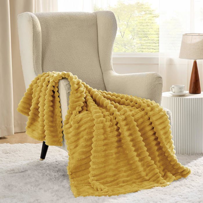 Bedsure Velours Côtelé Fleece - Plaid Chaud pour Chambre & Salon - Style Cocooning - Miel - 150x200cm