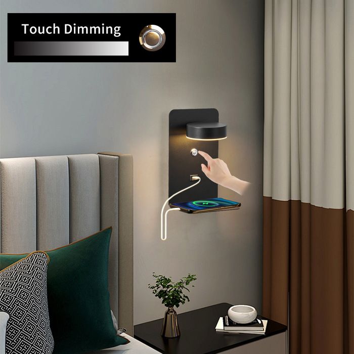 Cette lampe de lecture murale noire de 11 W propose trois couleurs déclairage et un port USB intégré pour le chargement
