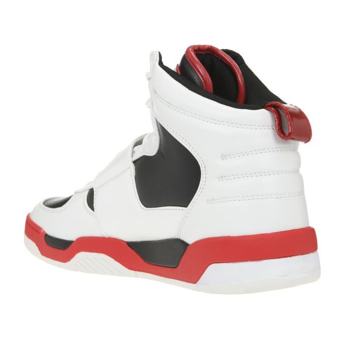 Chaussure wati b intersport 2025