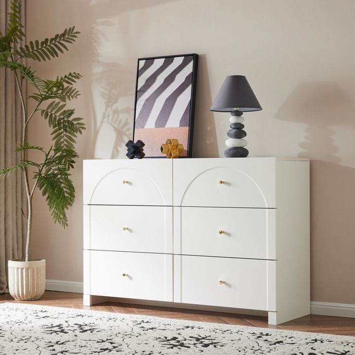 Commode 6 tiroirs blanche 120 x 40 x 82 cm en panneaux de particules style classique avec poignées dorées FOLYNA