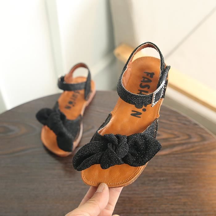 nu pied enfant
