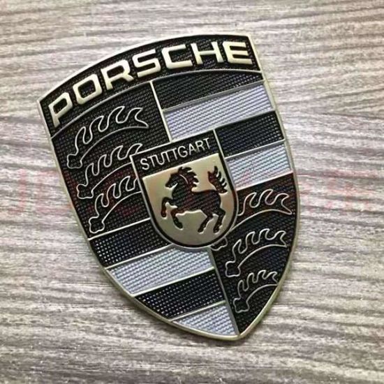 Porsche insigne capot classique gris cuivré logo emblème signe de voiture avant