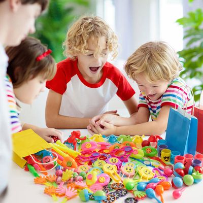 Chennyfun 120 Pièces Assortiment Jouets Pour Enfants - Party Favors Anniversaire, Piñata, Récompenses Classe Garçons Filles