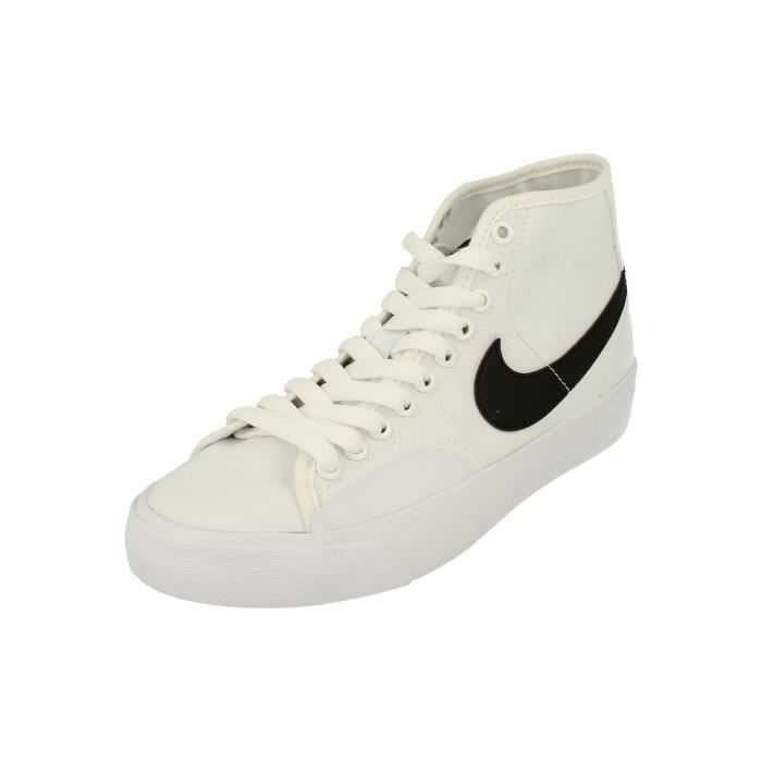 Baskets Homme NIKE Sb Blazer Court Dvdl en Cuir Blanc Lacets
