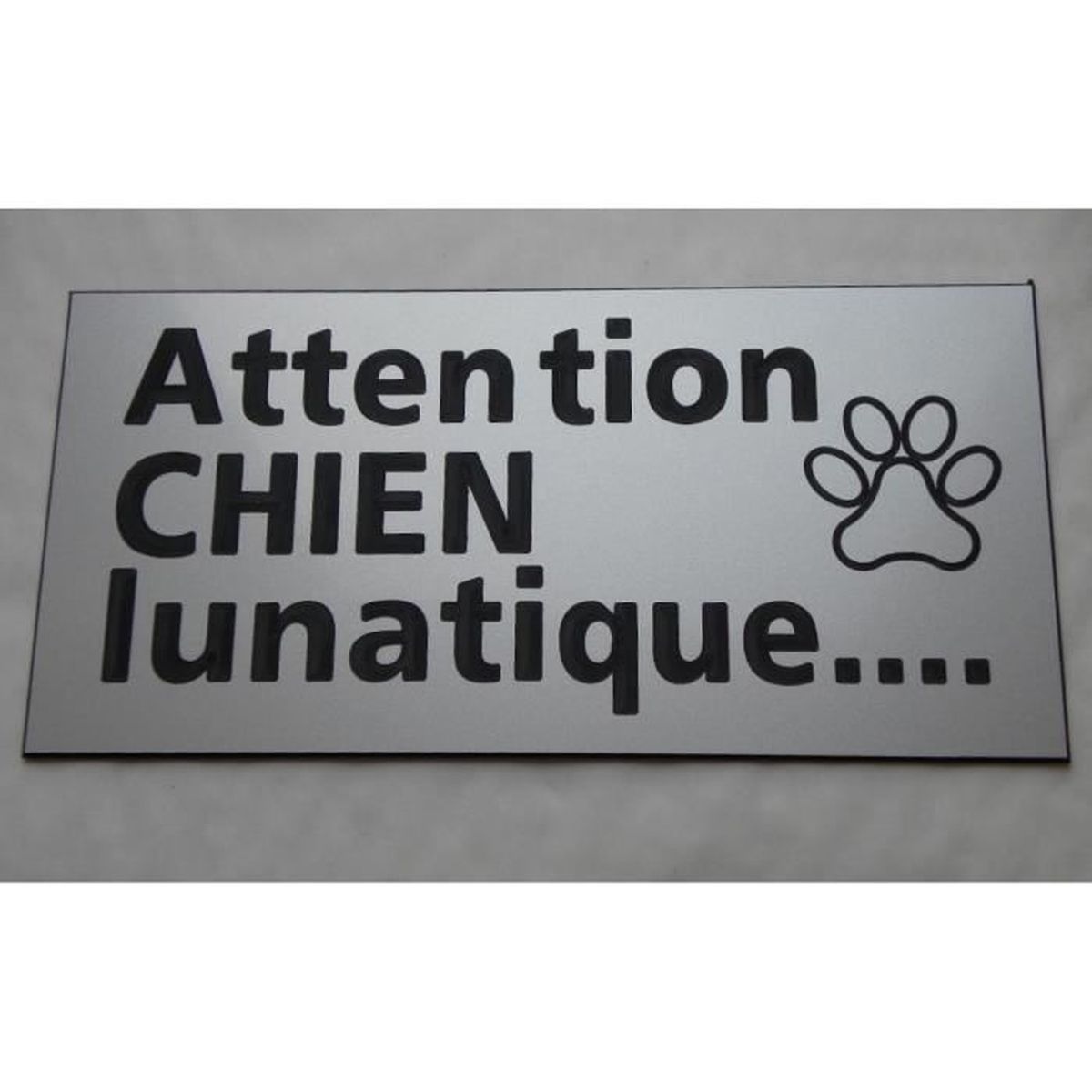 plaque gravée ATTENTION  CHIEN BIZARRE format 48 x 100 mm 