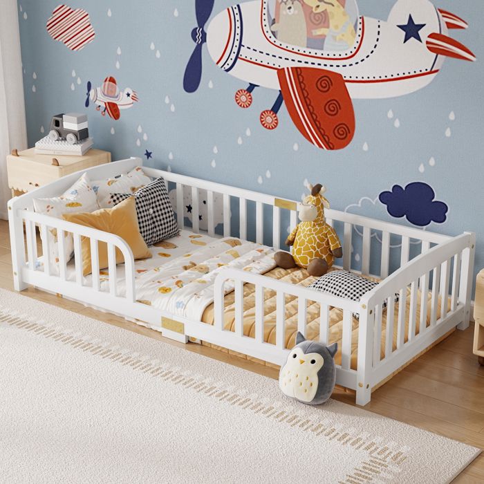 Lit au Sol 90x200cm avec barrières de sécurité - Entrée Centrale - pin Massif Blanc - Lit Enfant pour Transition du Berceau