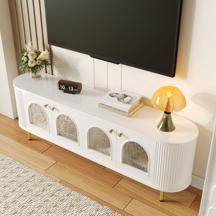 Meuble TV en MDF blanc avec portes vitrées détails dorés et passe-câbles – style élégant