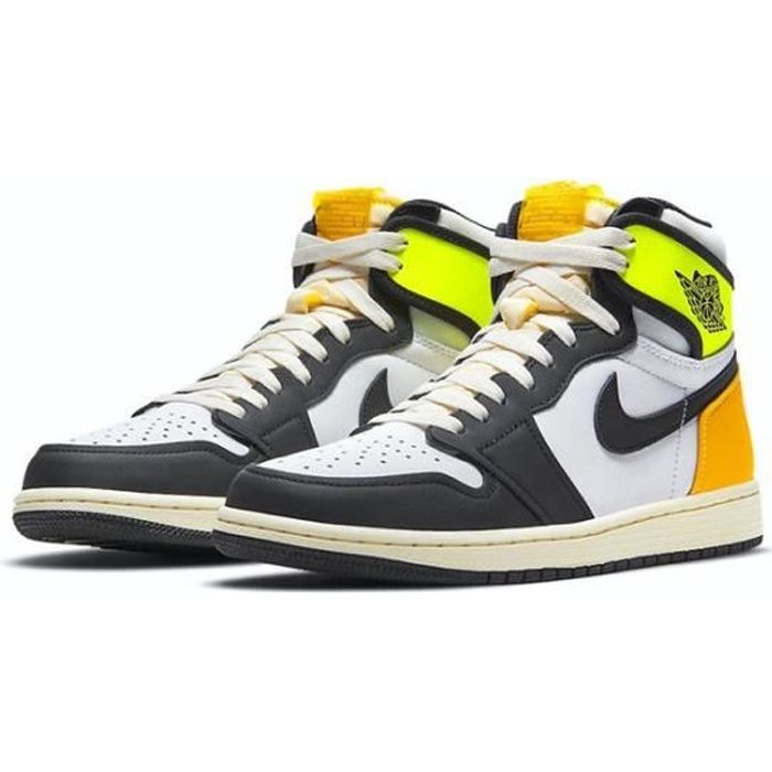 Les images officielles des Comme des Garçons HOMME Plus x Air Jordan 1  White dévoilées - Le Site de la Sneaker