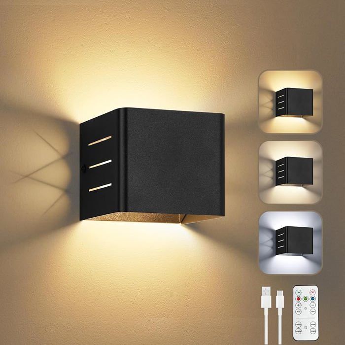 Une applique murale sans fil finition noir mat creux lampe LED de chevet rechargeable via USB adaptée aux espaces intérieurs.