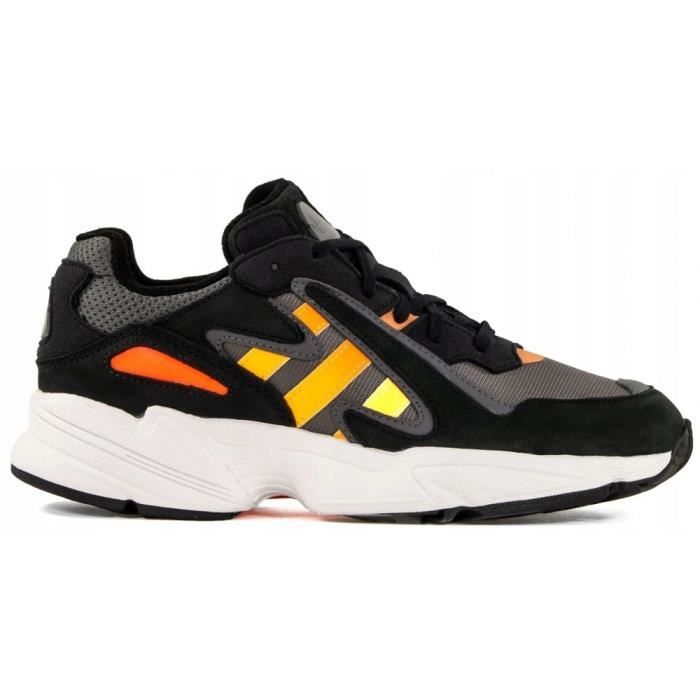 Chaussure sportswear store adidas
