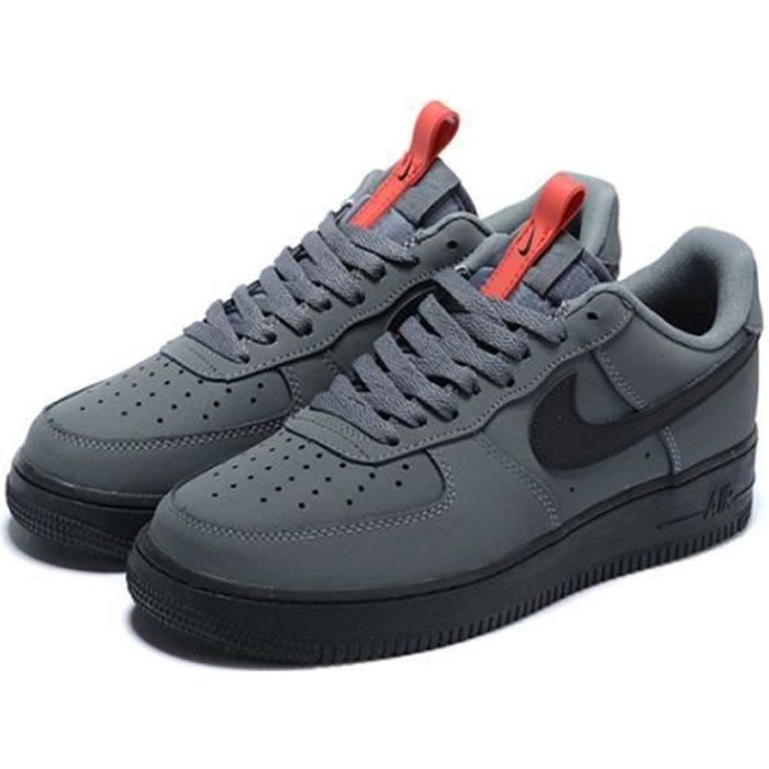 Nike grise et noir 2025