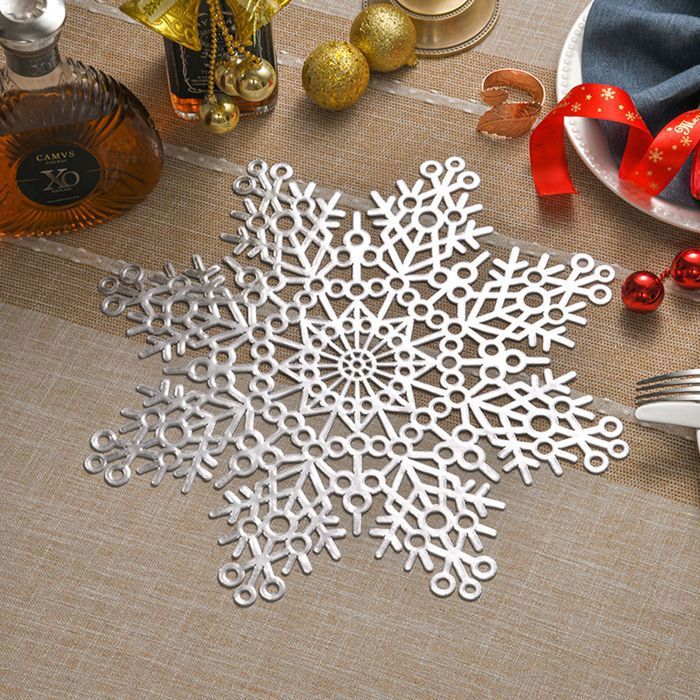 QeeFop Lot de 6 Set de Table Noel Doré PVC avec Flocons de Neige Sets de Table, Lavables Antidérapants et Résistants à la Chaleur, Set de Table en Vinyle pour Noël, Mariage