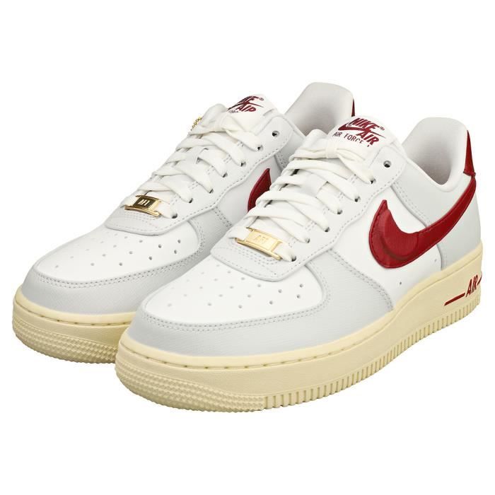 Baskets Nike AIR FORCE 1 07 SE Femme Cuir et Synthetique Blanc Rouge Lacets Blanc rouge Cdiscount Chaussures