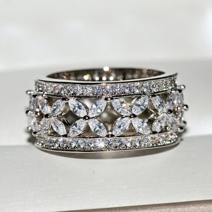 Bague trèfle 4 feuilles entouré doré