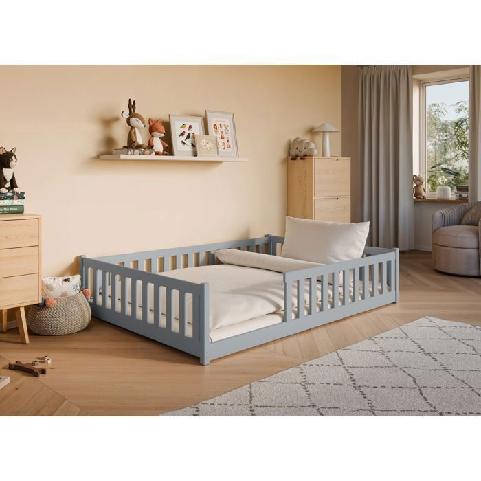 Lit au sol enfant 140x200 cm - Matelas INCLUS - Avec sommier + barrière de lit - Lit Montessori enfant - Pin massif - Gris