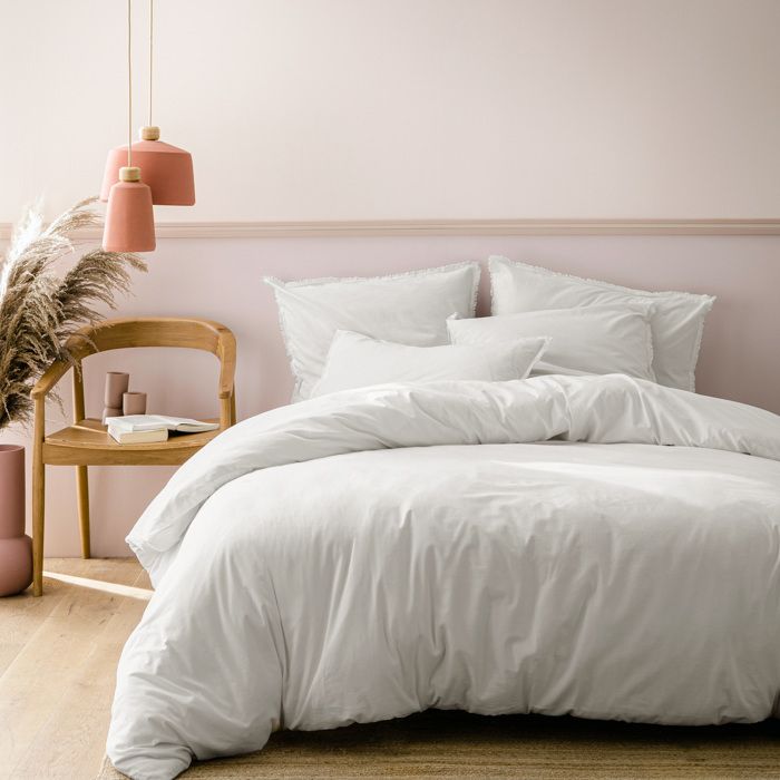 Parure de lit unie 2 personnes taies à franges 100% Coton - MATT & ROSE - COTON LAVÉ - Blanc - 240x220+2x65x65 cm Parure de lit unie 2 personnes taies à franges 100% Coton - MATT & ROSE - COTON LAVÉ - Blanc - 240x220+2x65x65 cm