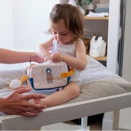 BEBECONFORT Trousse de toilette complète pour bébé, 5 accessoires, Sweet  Artic - Cdiscount Puériculture & Eveil bébé