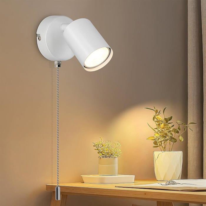 Applique murale beige‑ton à douille GU10 ajustable avec interrupteur à tirette pour l’intérieur une unité.