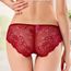 femme en slip rouge