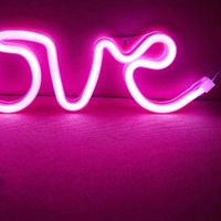 HURRISE Enseigne au néon d'amour LED Love Neon Sign PS Board et lampe de luminaire pack Version rose avec 2 piles AAA (exclues)