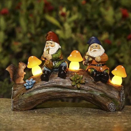 The Enchanted Garden – Nain De Jardin Solaire Amusant Avec Champignons Lumineux LED – Statue Lutin En Résine Pour Terrasse, Pelouse Ou Cour
