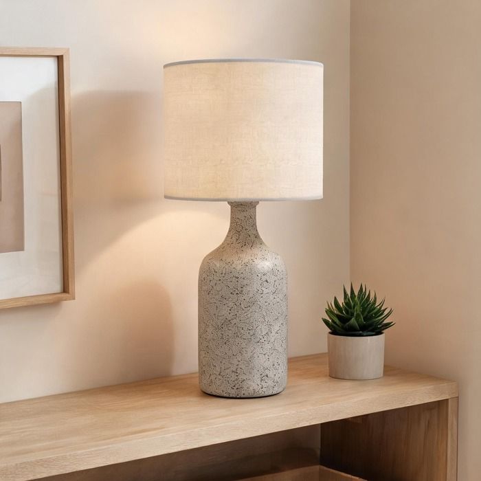 Lampe de chevet en céramique et lin coloris sable et blanc hauteur 45 cm montage sans outil