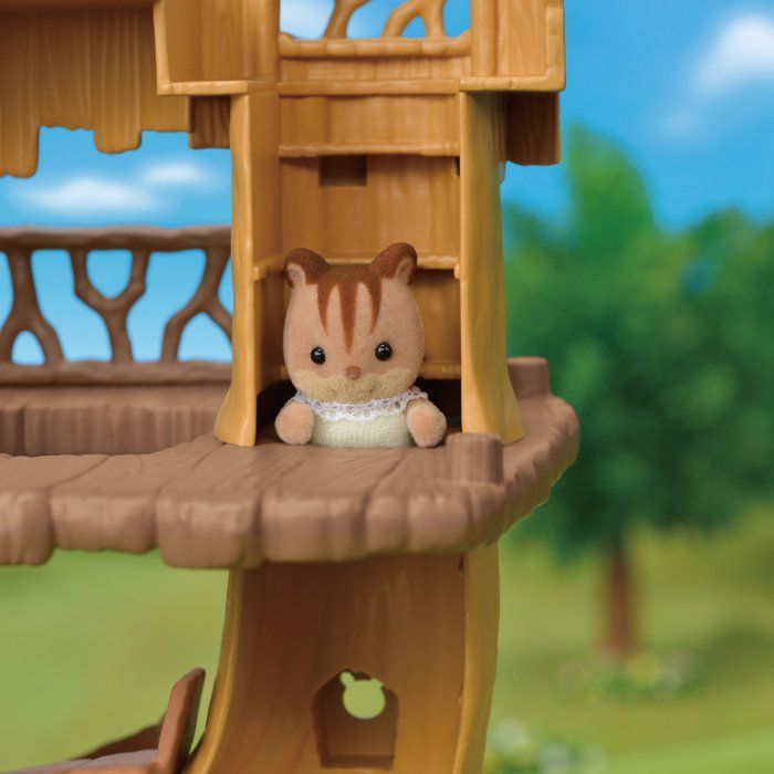 Sylvanian Families - La grande maison éclairée et sa pièce secrète - Maison avec + 10 accessoires - Plongez dans l'univers de la famille Sylvanian - Figurines miniatures - Jouet enfant 3 ans - 5716 Sylvanian Families - La grande maison éclairée et sa pièce secrète - Maison avec + 10 accessoires - Plongez dans l'univers de la famille Sylvanian - Figurines miniatures - Jouet enfant 3 ans - 5716