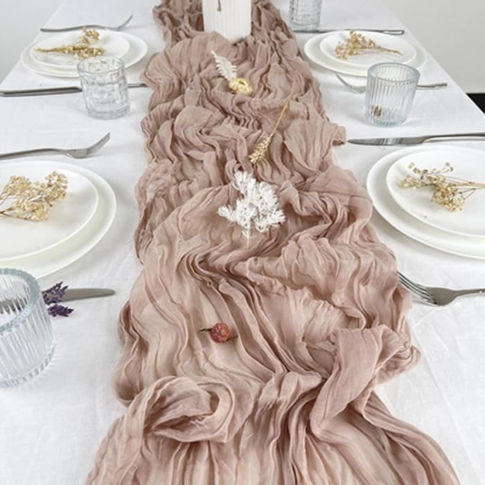Tendance déco Mariage : le chemin de table en tissu - A la Une