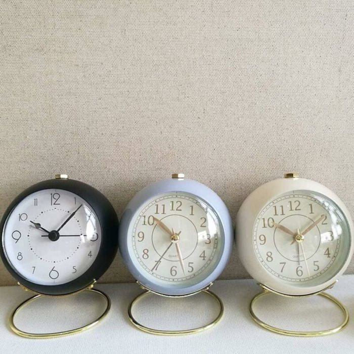 Réveil en fer rétro horloge à quartz de bureau siple, style : chiffre arabe