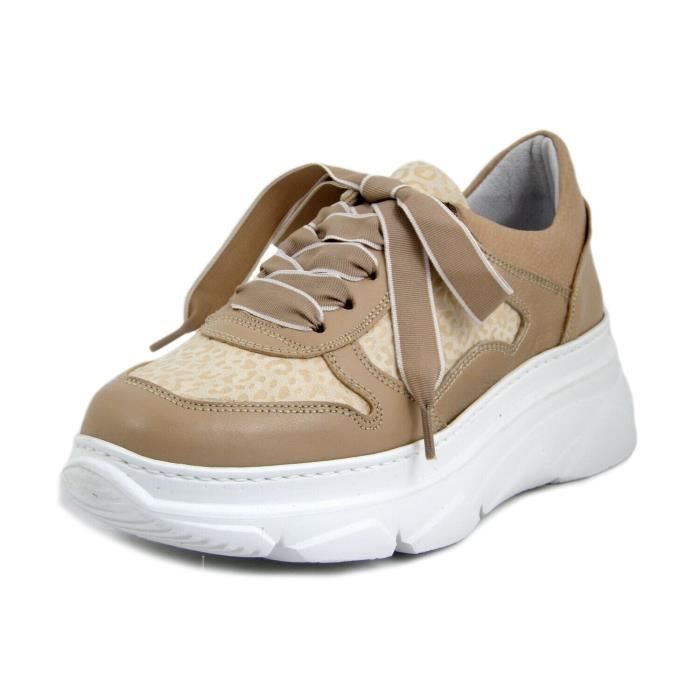 chaussure grise et rose
