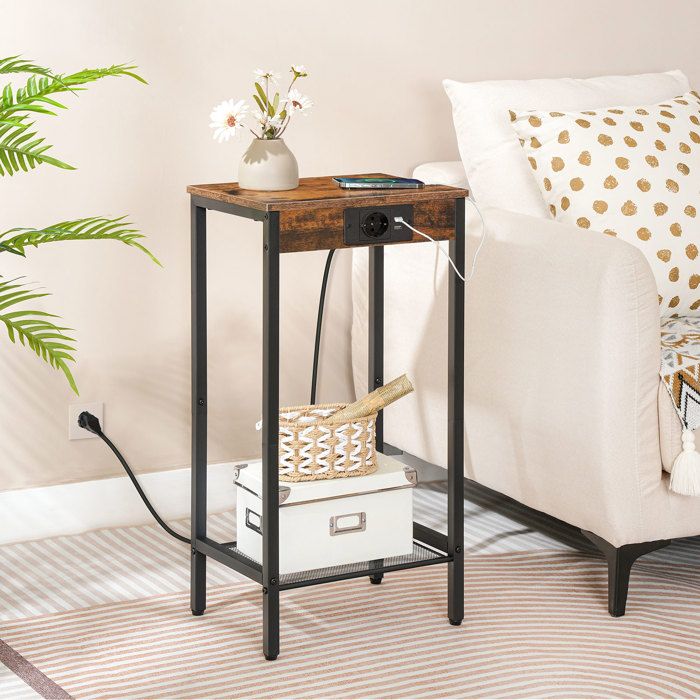 HOOBRO Table dAppoint Haute avec Station de Charge Table de Téléphone à 2 Niveaux Table de Canapé Étroite avec Prise et Ports
